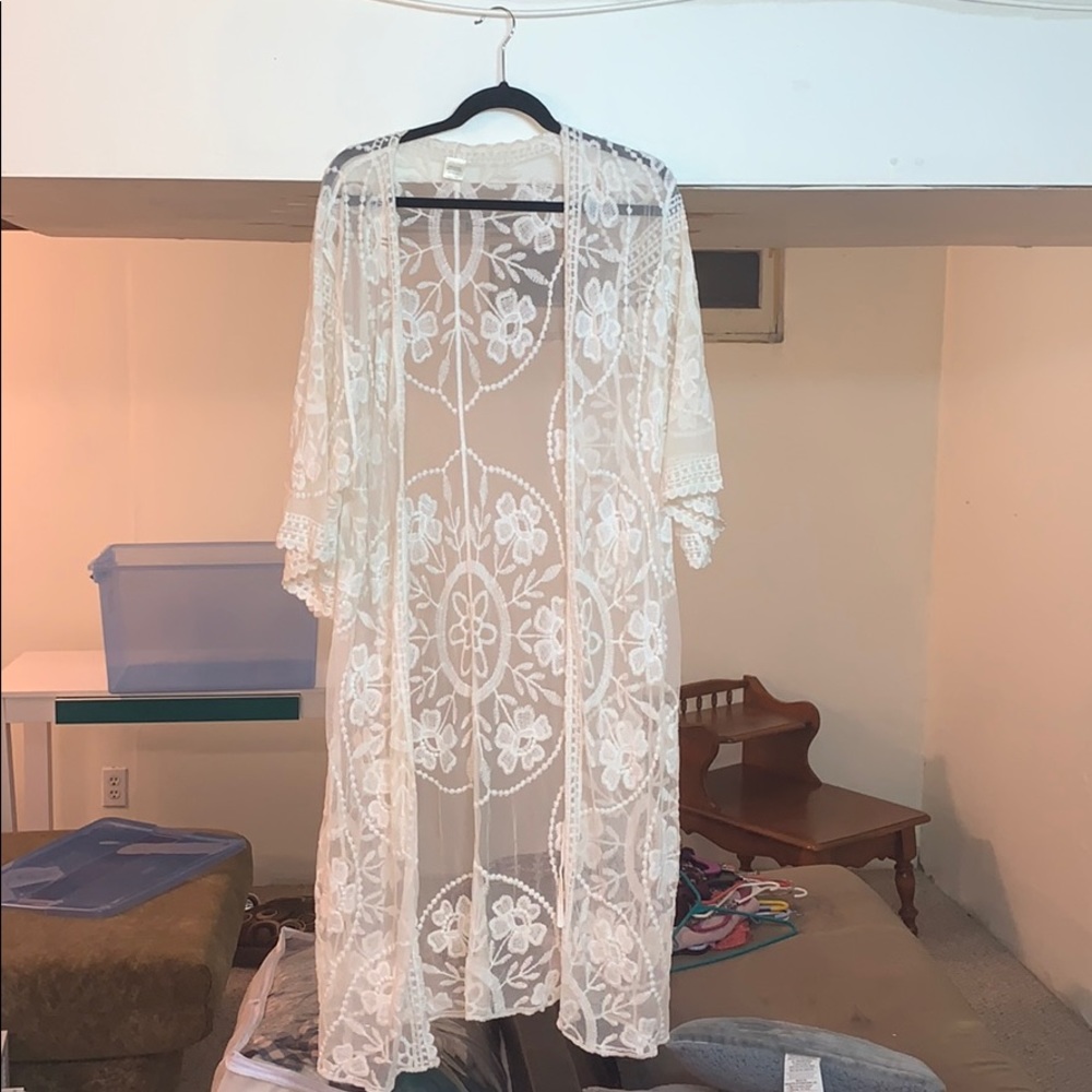 ✨MOVING SALE✨ beautiful summer kimono white lace